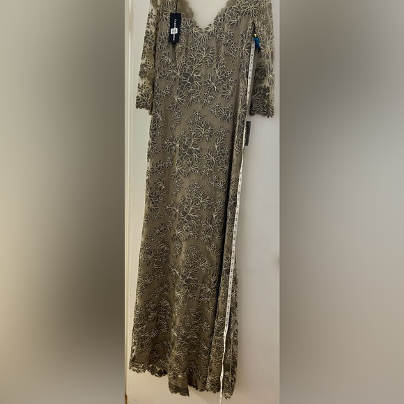 Tadashi Shoji corded lace gown in gold size 10. Back zipper, soft lining. NWT - Picture 10 of 14